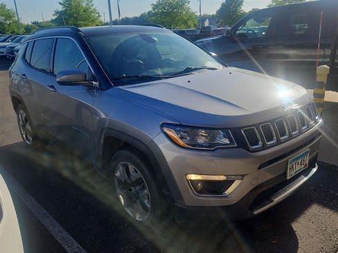 Used 2018 Jeep Compass Limited w/ Navigation Group AWD/4WD image 3