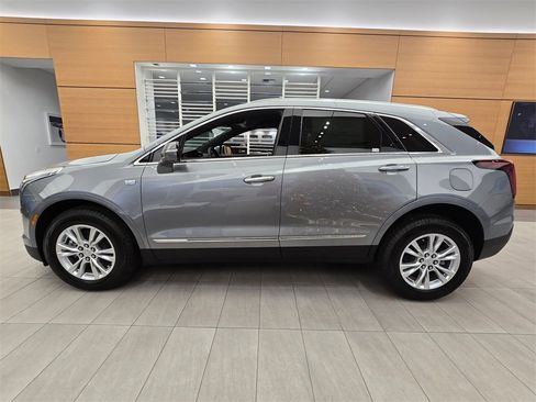 New 2025 Cadillac XT5 Luxury image 2