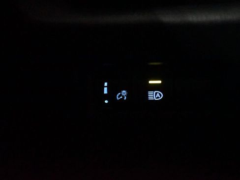 Used 2021 Toyota RAV4 LE FWD image 21
