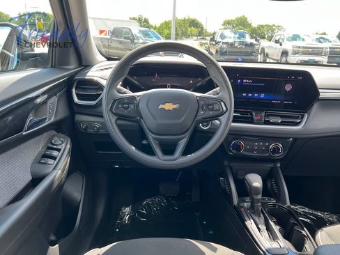 Certified 2025 Chevrolet TrailBlazer LT w/ Driver Confidence Package AWD/4WD image 29