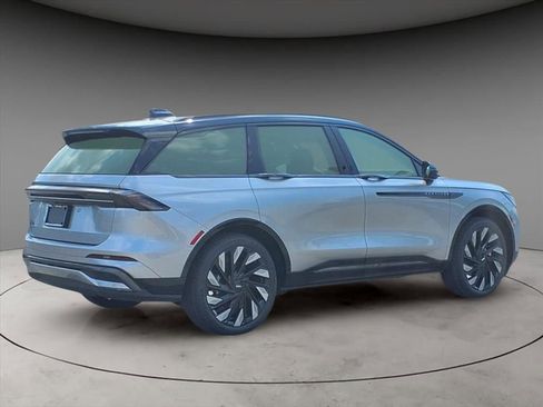 New 2025 Lincoln Nautilus Reserve w/ Jet Appearance Package image 8