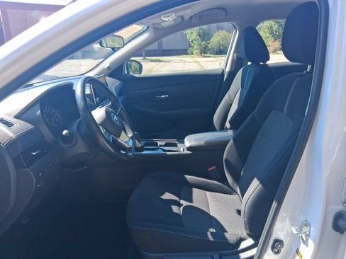 Used 2022 Nissan Sentra SV FWD image 13