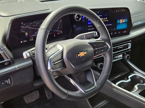 Used 2025 Chevrolet Traverse LT AWD/4WD image 24