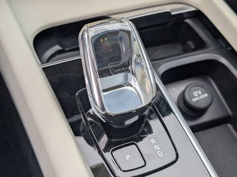 Used 2023 Volvo XC60 T8 Ultimate w/ Climate Package image 21