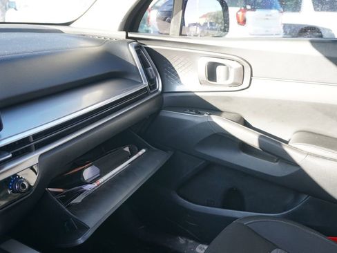 Used 2024 Kia Sorento LX image 32