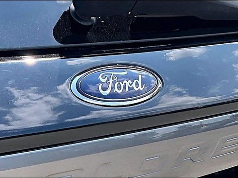 Used 2023 Ford Explorer XLT w/ Equipment Group 202A AWD/4WD image 8