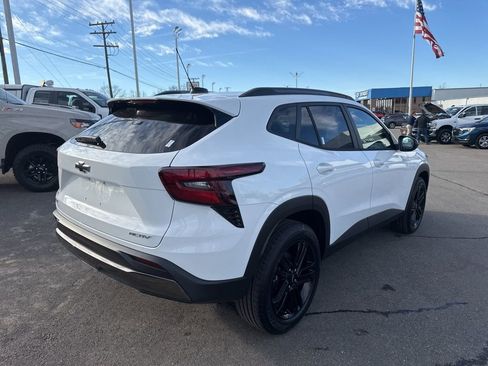 New 2026 Chevrolet Trax ACTIV w/ Sunroof Package image 5