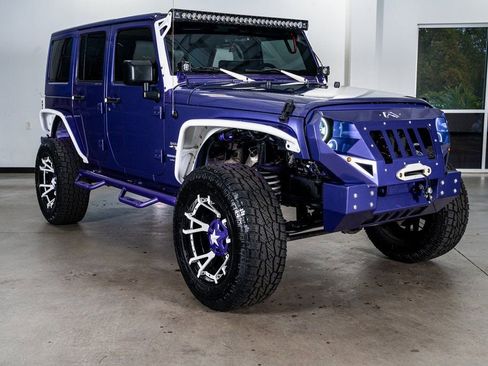 Used 2018 Jeep Wrangler Unlimited Sahara image 4