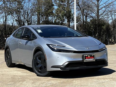 New 2026 Toyota Prius LE image 2