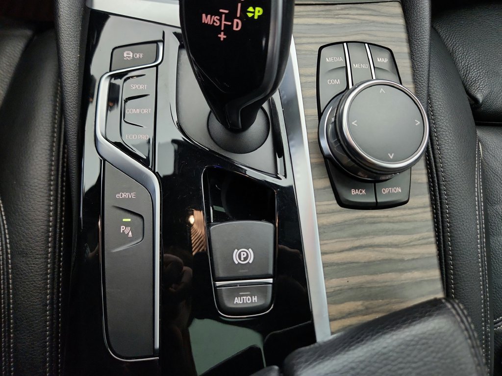 Used 2018 BMW 530e xDrive AWD/4WD image 21