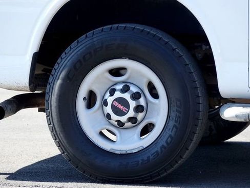 Used 2017 GMC Savana 2500 image 18