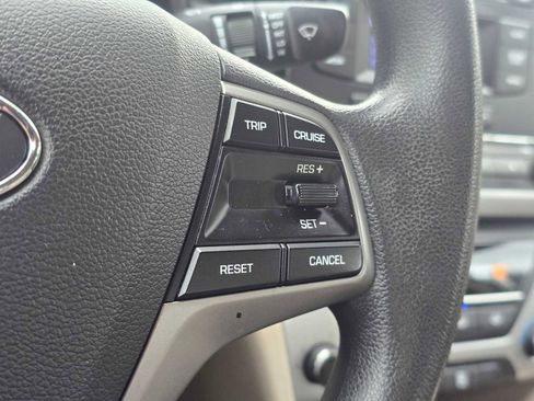 Used 2017 Hyundai Elantra SE image 33