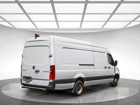 Used 2024 Mercedes-Benz Sprinter 3500 image 3