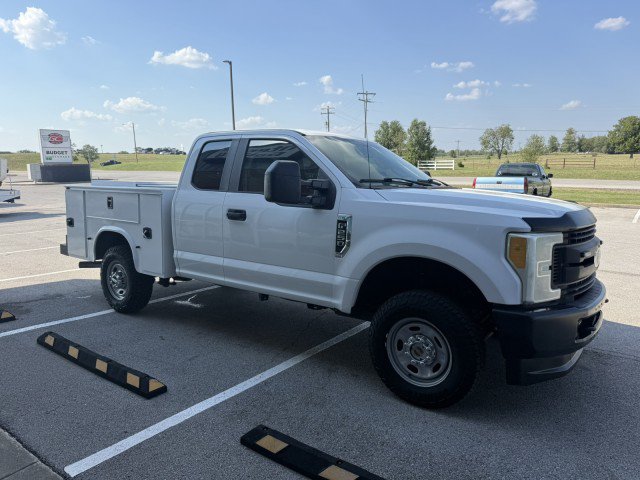 Used 2017 Ford F250 XL w/ Camper Package AWD/4WD image 3
