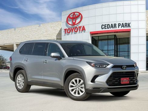Used 2025 Toyota Grand Highlander FWD image 1
