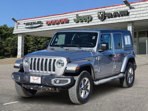 Used 2018 Jeep Wrangler Unlimited Sahara image 2