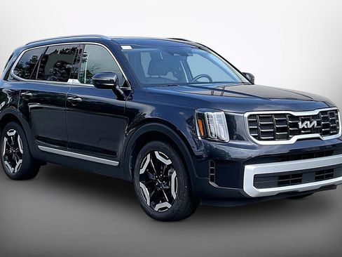Used 2025 Kia Telluride S FWD image 2