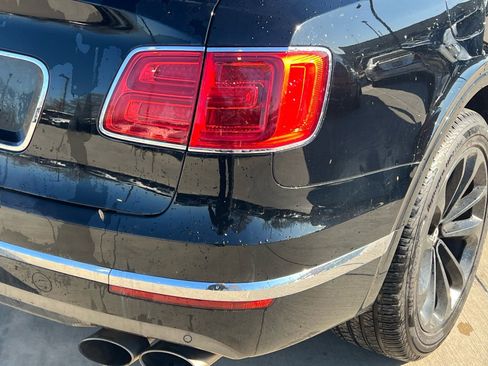 Used 2019 Bentley Bentayga image 14