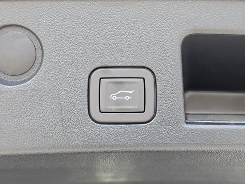 New 2027 Chevrolet Equinox LT w/ Convenience Package II FWD image 12