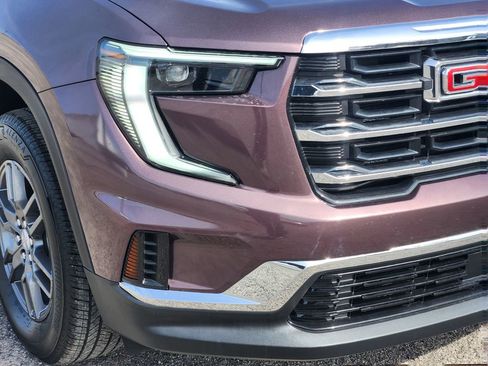 Used 2025 GMC Acadia Elevation image 9