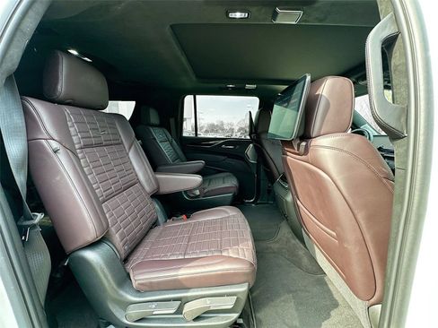 Used 2024 Cadillac Escalade ESV Sport Platinum w/ LPO, ONYX Package image 31