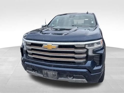 Used 2022 Chevrolet Silverado 1500 High Country w/ Z71 Off-Road Package AWD/4WD image 3