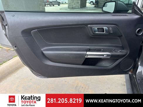 Used 2019 Ford Mustang Coupe w/ Black Accent Package RWD image 8