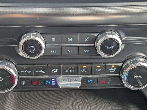 Used 2023 Ford F150 Platinum image 47