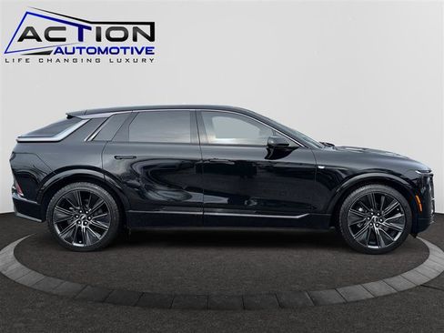 Used 2024 Cadillac Lyriq Sport image 9