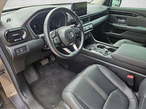 Used 2025 Honda Pilot EX-L image 10
