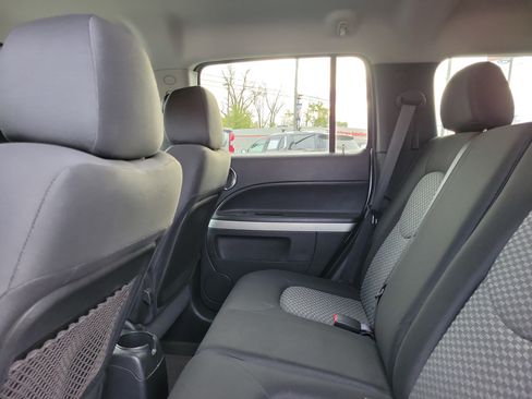 Used 2010 Chevrolet HHR LS image 11