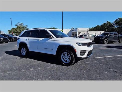 Used 2024 Jeep Grand Cherokee Laredo w/ Trailer Tow Package image 17