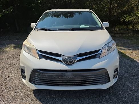 Used 2018 Toyota Sienna XLE w/ XLE Navigation Package AWD/4WD image 2