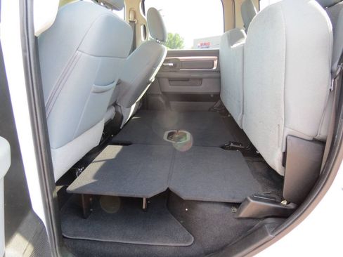 Used 2019 RAM 1500 Classic SLT w/ Luxury Group AWD/4WD image 32