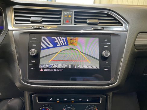 Used 2024 Volkswagen Tiguan SE image 41