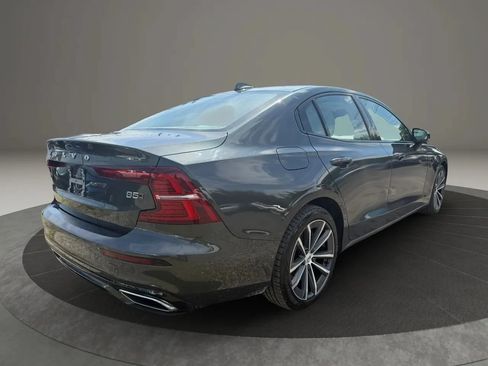 Used 2022 Volvo S60 B5 Momentum AWD/4WD image 5