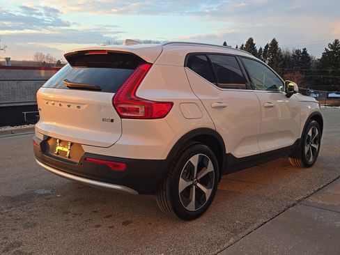 Certified 2025 Volvo XC40 B5 Plus image 5