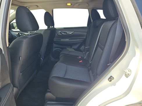 Used 2019 Nissan Rogue SV w/ Sun & Sound Touring Package FWD image 11
