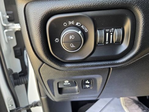 Used 2019 RAM 1500 Laramie AWD/4WD image 13