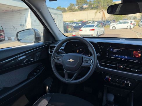 Used 2025 Chevrolet TrailBlazer LT image 32
