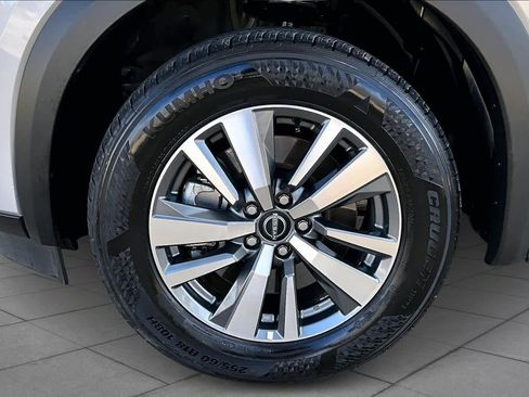 Used 2025 Nissan Pathfinder SL image 10