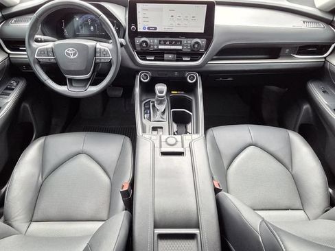 Used 2024 Toyota Grand Highlander FWD image 12