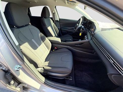 Used 2026 Hyundai Elantra SE FWD image 25