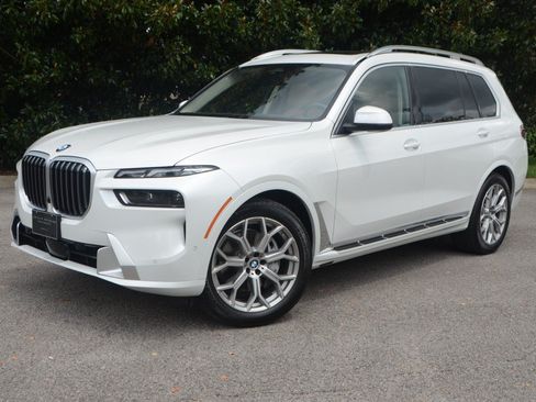Used 2025 BMW X7 xDrive40i AWD/4WD image 10
