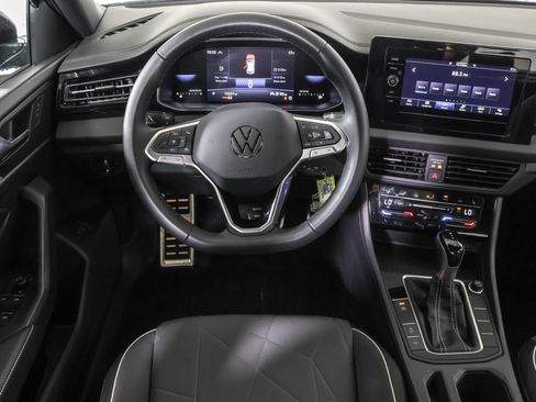 Used 2025 Volkswagen Jetta Sport FWD image 37