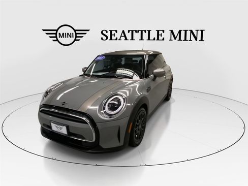 Used 2023 MINI Cooper 2-Door Hardtop image 4