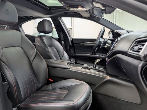 Used 2021 Maserati Ghibli RWD image 22