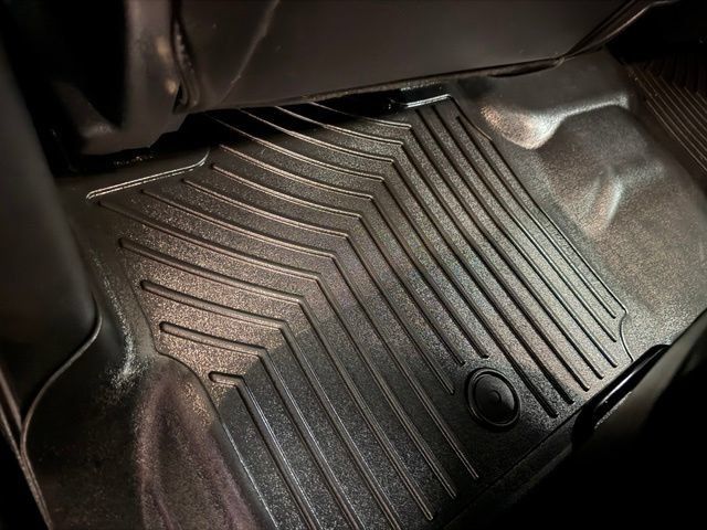 Used 2020 Ford Expedition XLT w/ Equipment Group 202A AWD/4WD image 19