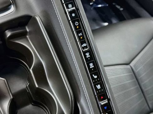 Used 2025 Chevrolet Corvette Z06 RWD image 16