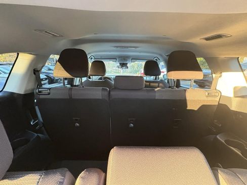 Used 2020 Toyota Highlander L image 12